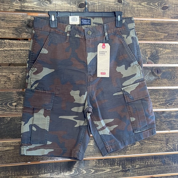 Men’s Levi’s carrier cargo shorts - Picture 7 of 9